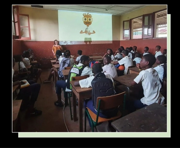 Espectáculos interactivos na Escola Secundária de Angolares